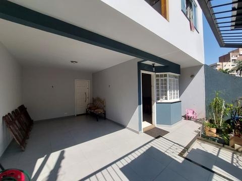 Sobrado para alugar em Maringá, Zona 08, com 3 quartos, com 132 m²